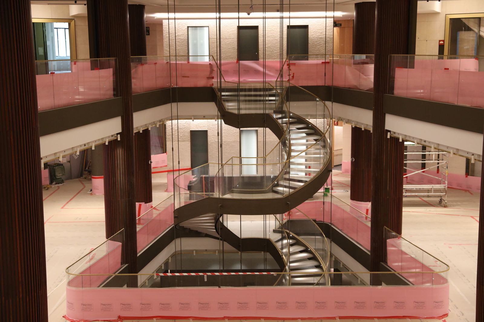 Escalera de caracol del Centro Comercial de Canalejas