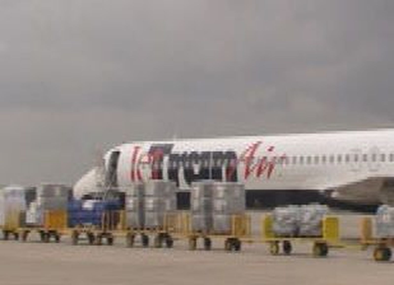 España envía un avión para evacuar a unos 4.000 refugiados de la frontera de Libia