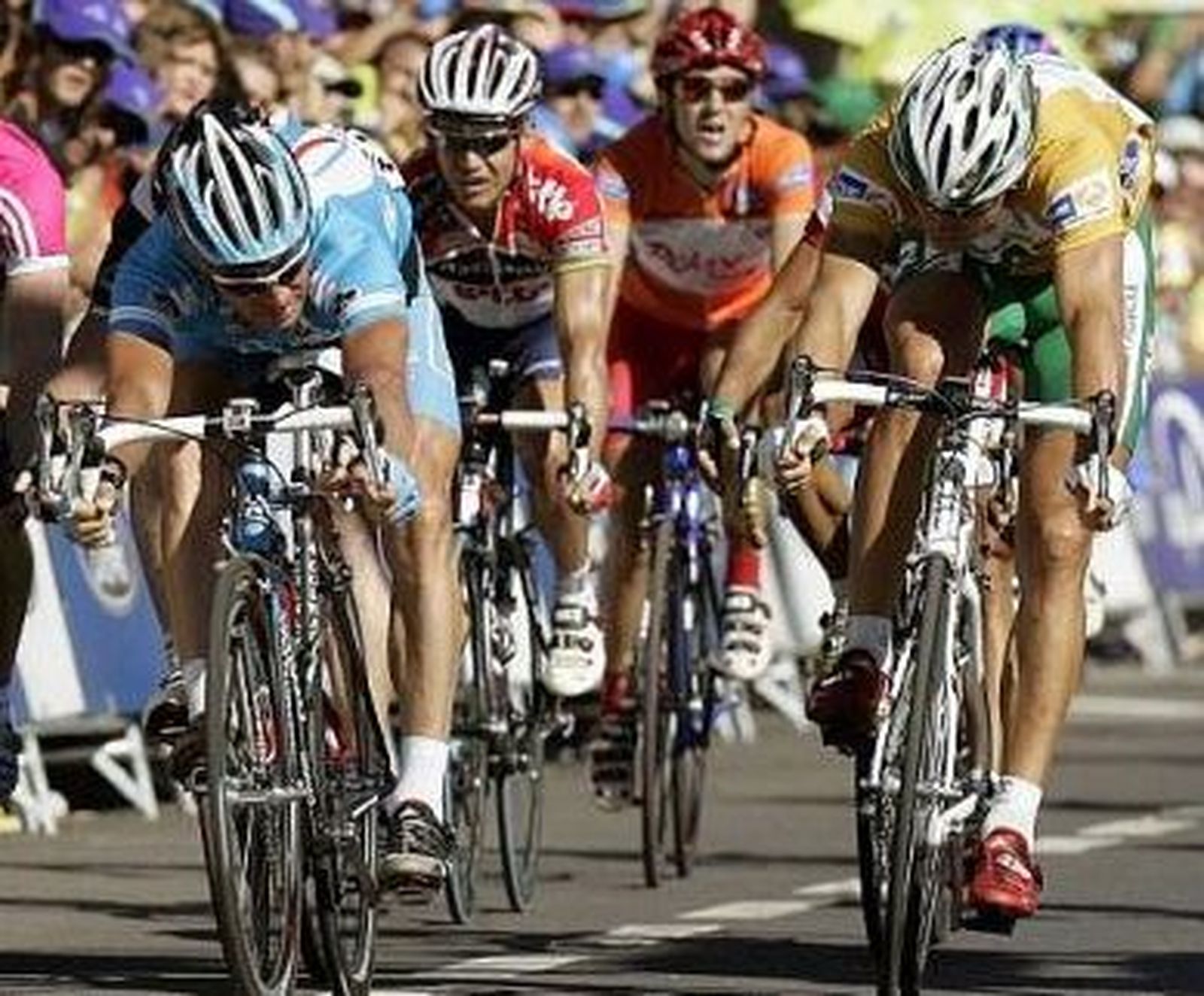 La llegada a Madrid de la Vuelta Ciclista provocará  cortes de tráfico en el centro este domingo
