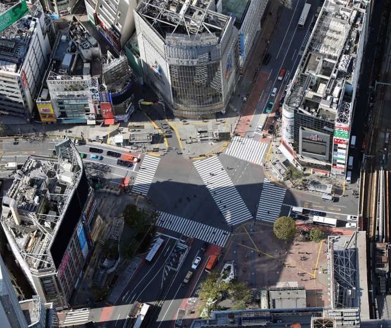 El famoso paso de cebra de Shibuya, en Tokio, similar al que se pretendía en la Plaza de España en Madrid