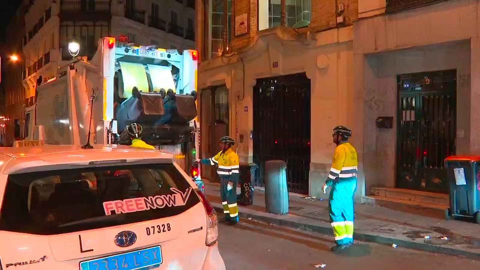 Madrid amanece con toneladas de basuras en su calles a pesar del fin de la huelga