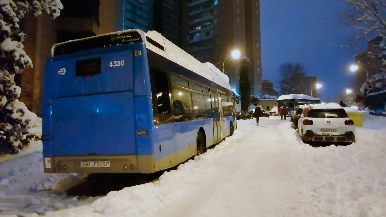 Un autobús de la EMT parado por la nevada que dejó la borrasca Filomena