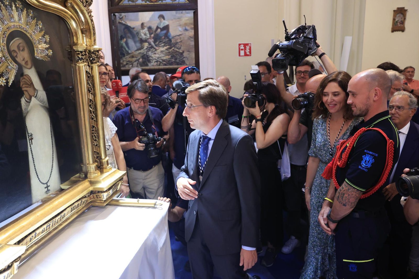 Los políticos piden a la Virgen que vele por Madrid y los madrileños