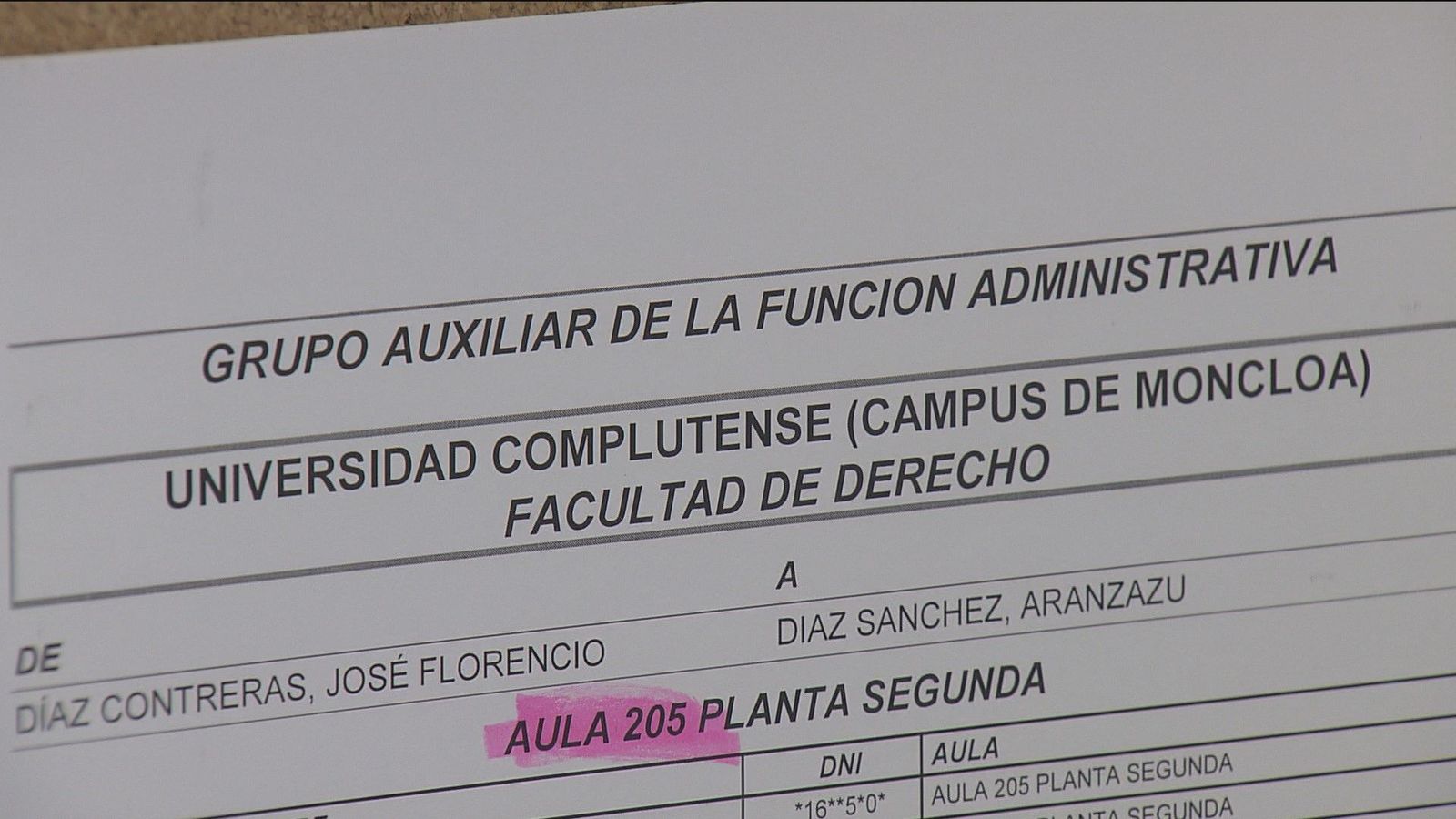 Casi 20.000 aspirantes opositan en Madrid para una plaza de Auxiliar Administrativo