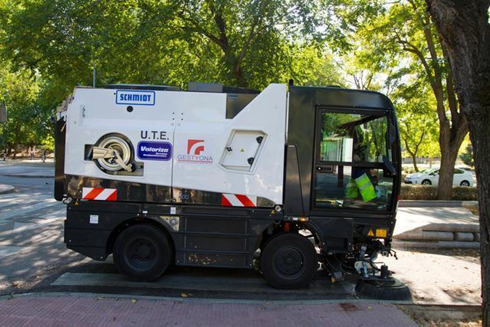 Un vehículo de limpieza del Ayuntamiento de Pinto