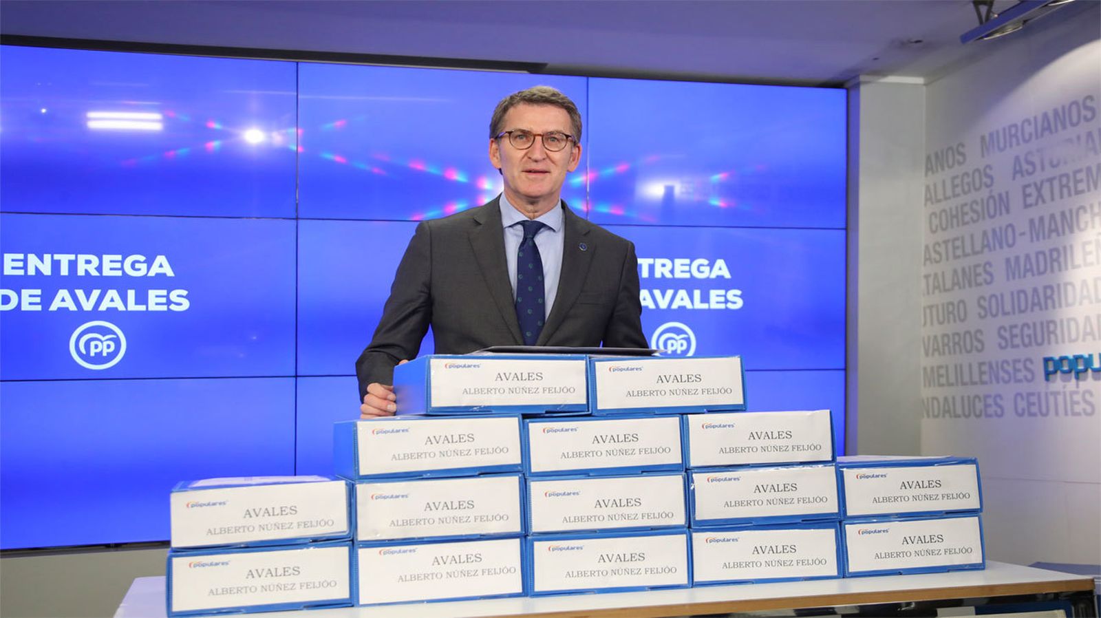 Feijóo promete “vociferar menos” que otros y escuchar más a las bases con una alternativa “sólida”