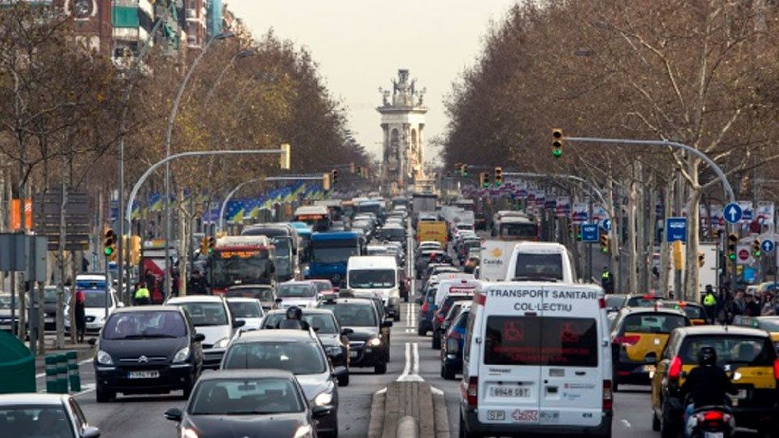 Barcelona restringirá la circulación de vehículos contaminantes en 2020