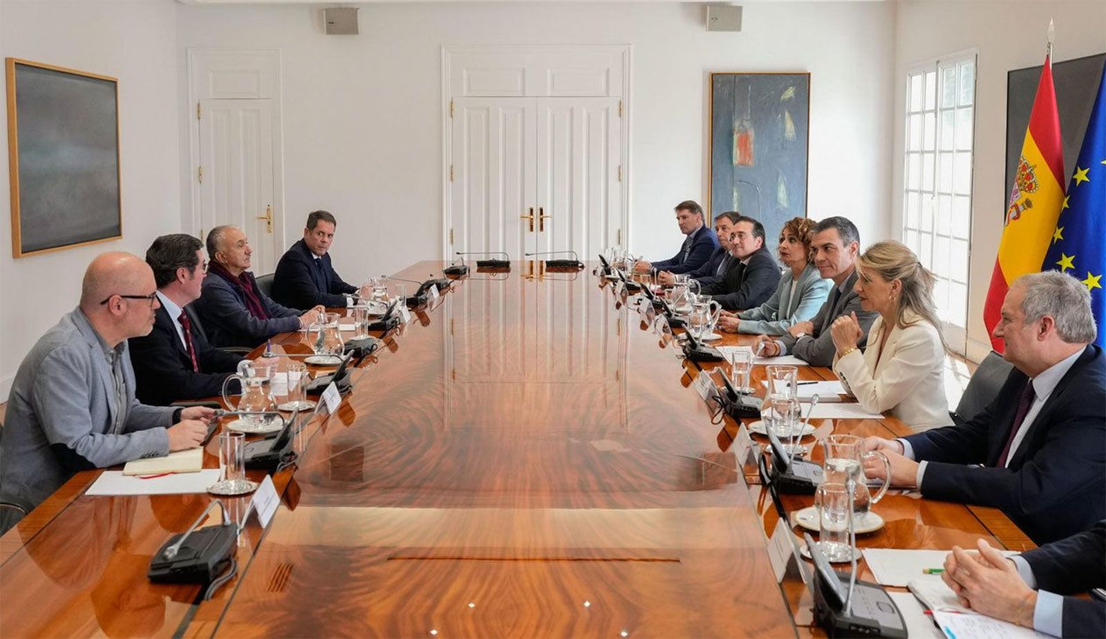 Sánchez traslada a sindicatos y patronal las posibles respuestas del Gobierno a los aranceles de Trump