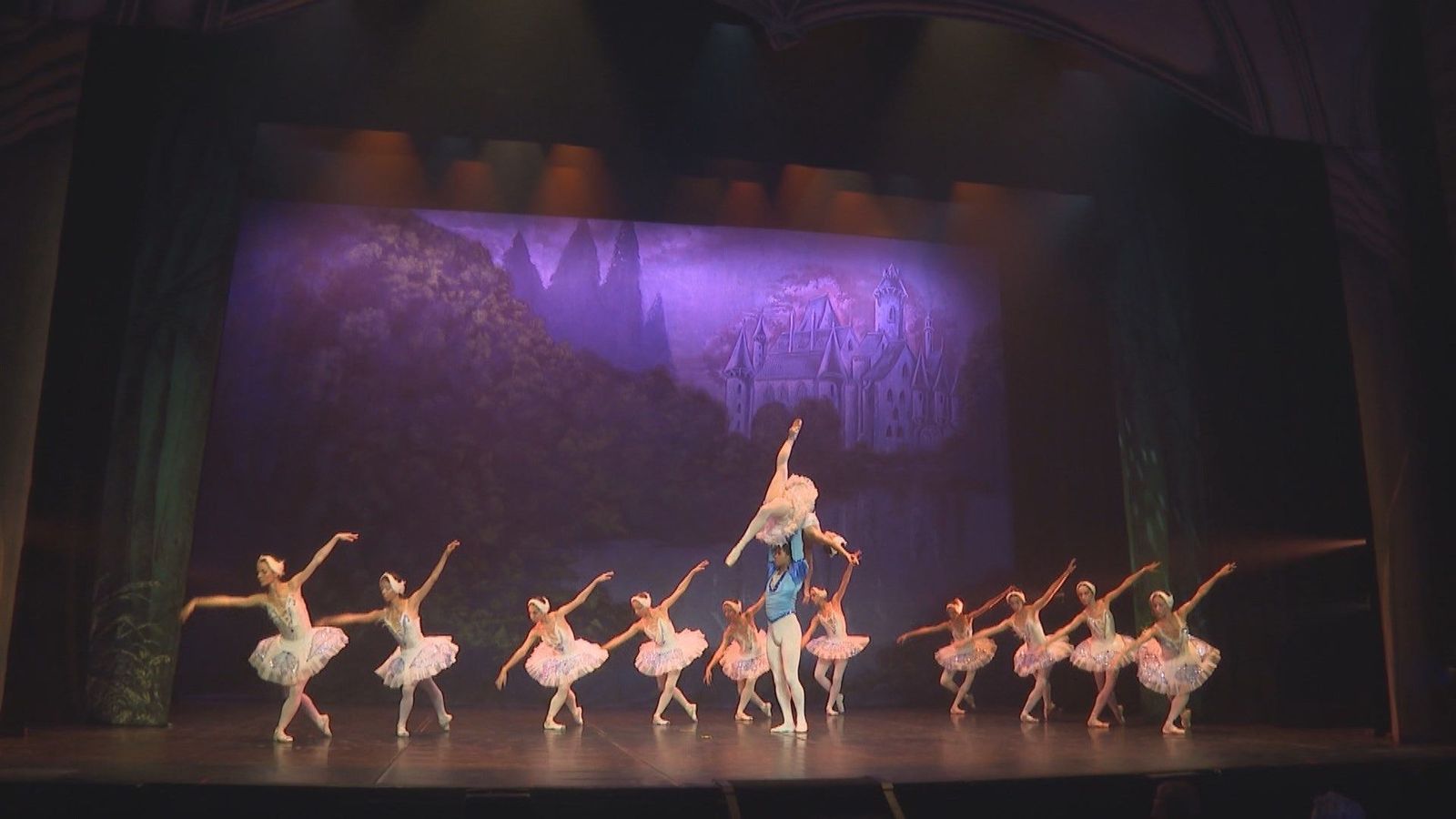 'El lago de los cisnes' regresa a la Gran Vía con el Ballet Laura Alonso