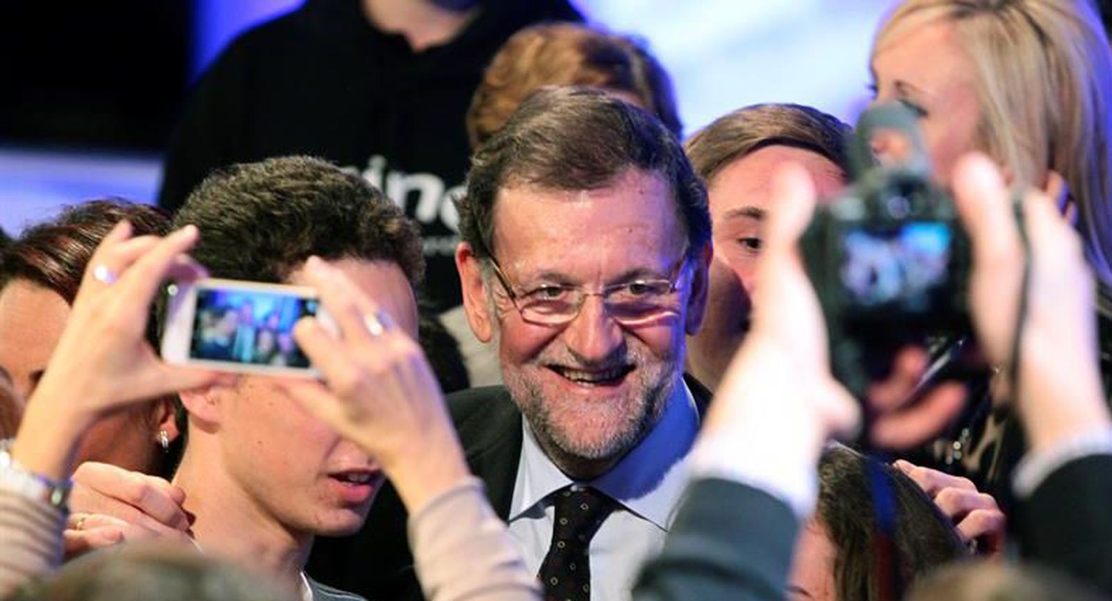 Rajoy anuncia que quienes encuentren  su primer empleo no pagarán IRPF durante el primer año