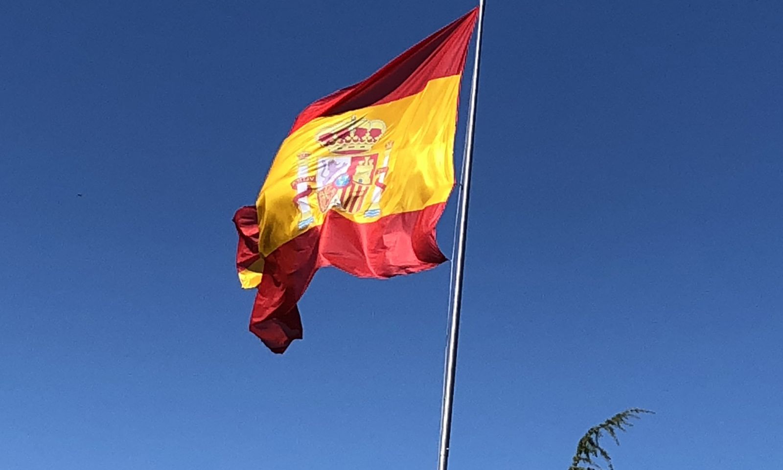 Gran acto en Pozuelo de homenaje a la bandera y a los caídos