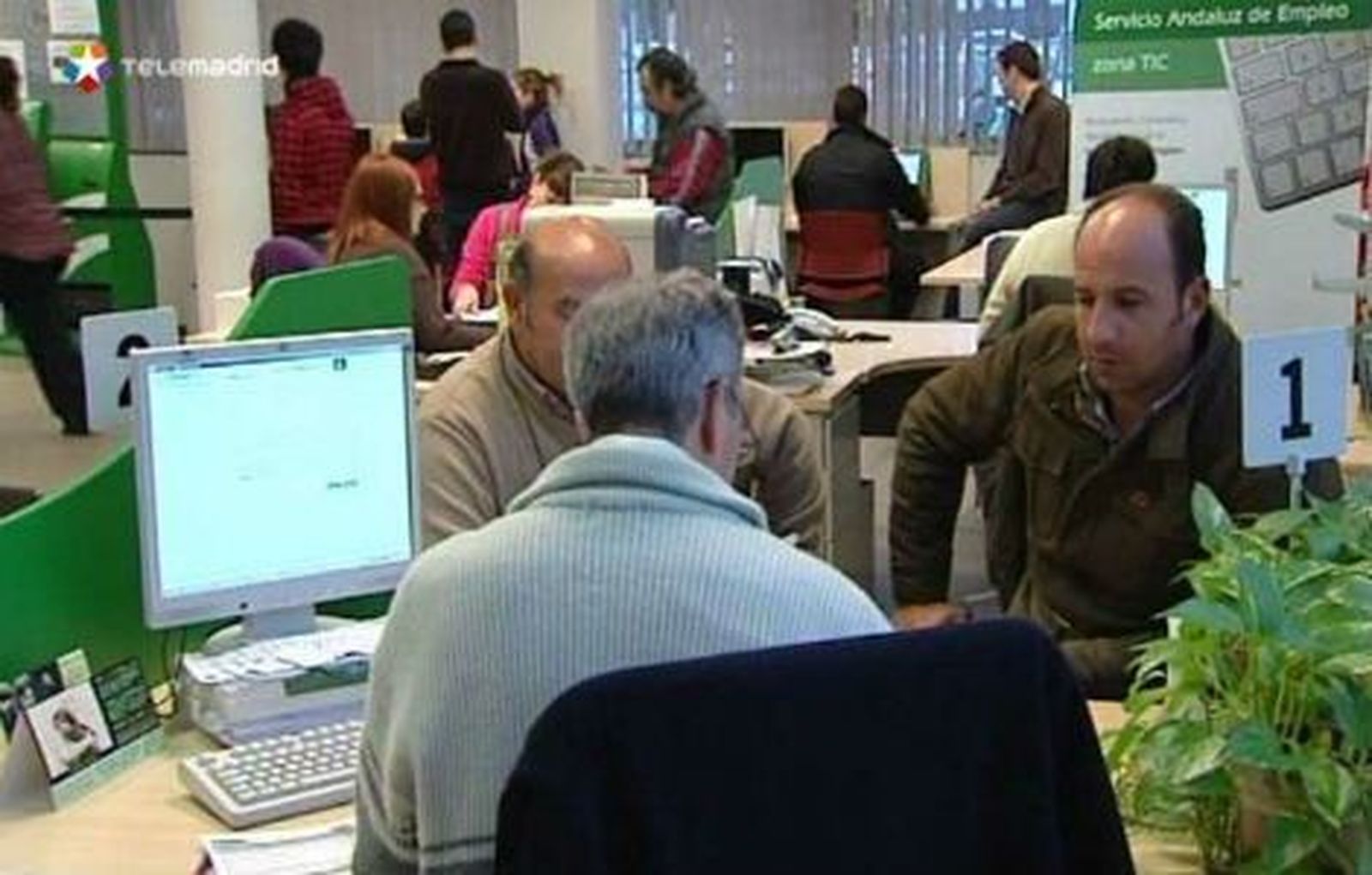 El paro al borde de los cinco millones, tras subir en 132.055 personas en enero