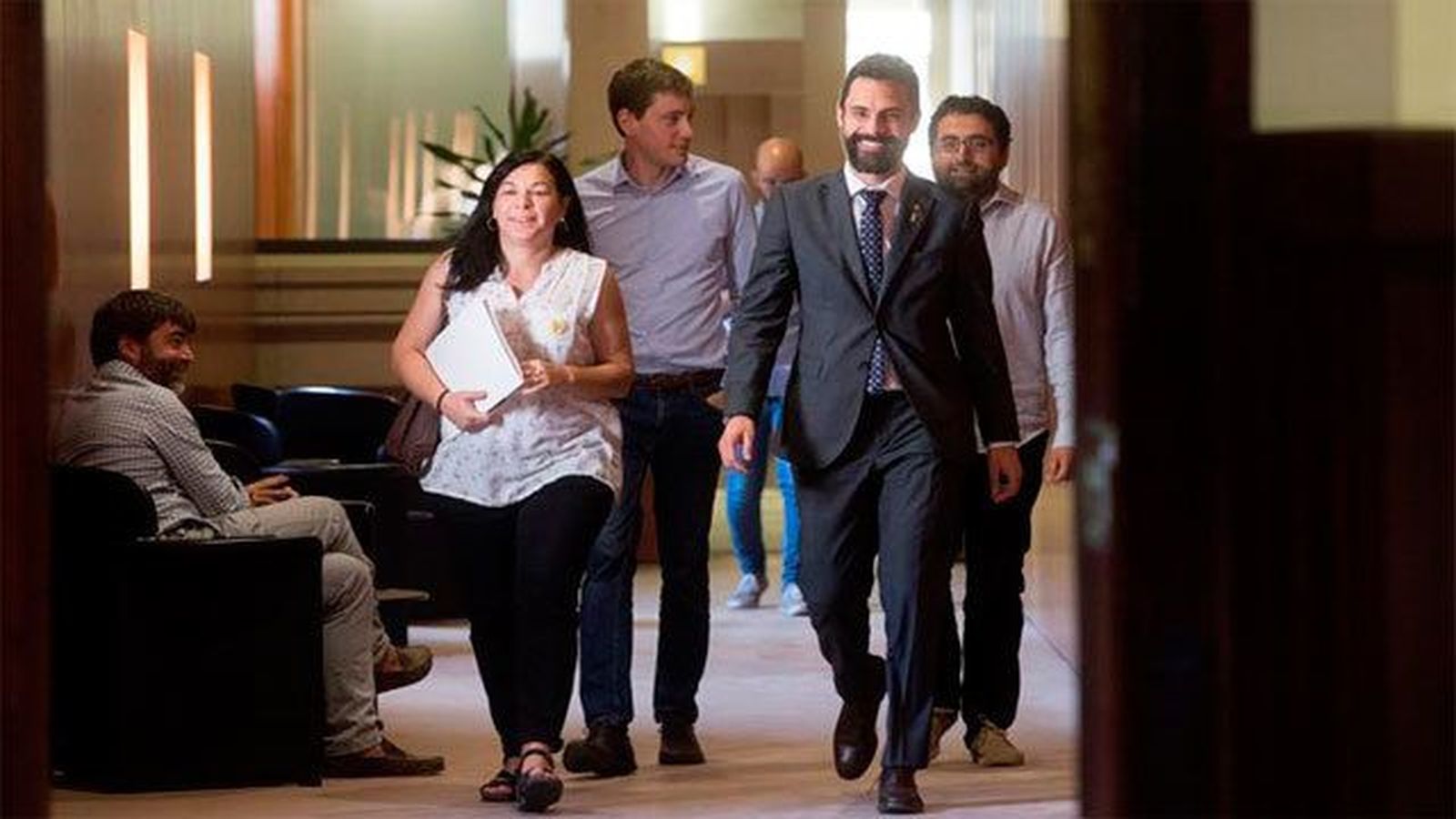 El Parlament desconvoca su pleno por las discrepancias de JxCat y ERC por la suspensión de Puigdemont