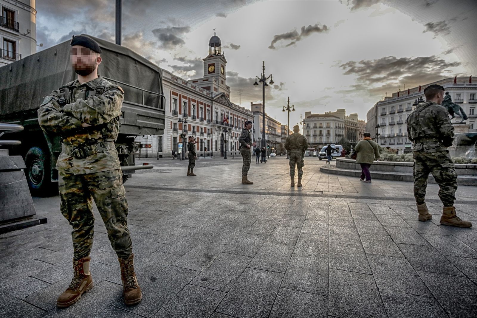 Soldados del Ejército español desplegados en la Puerta del Sol de Madrid