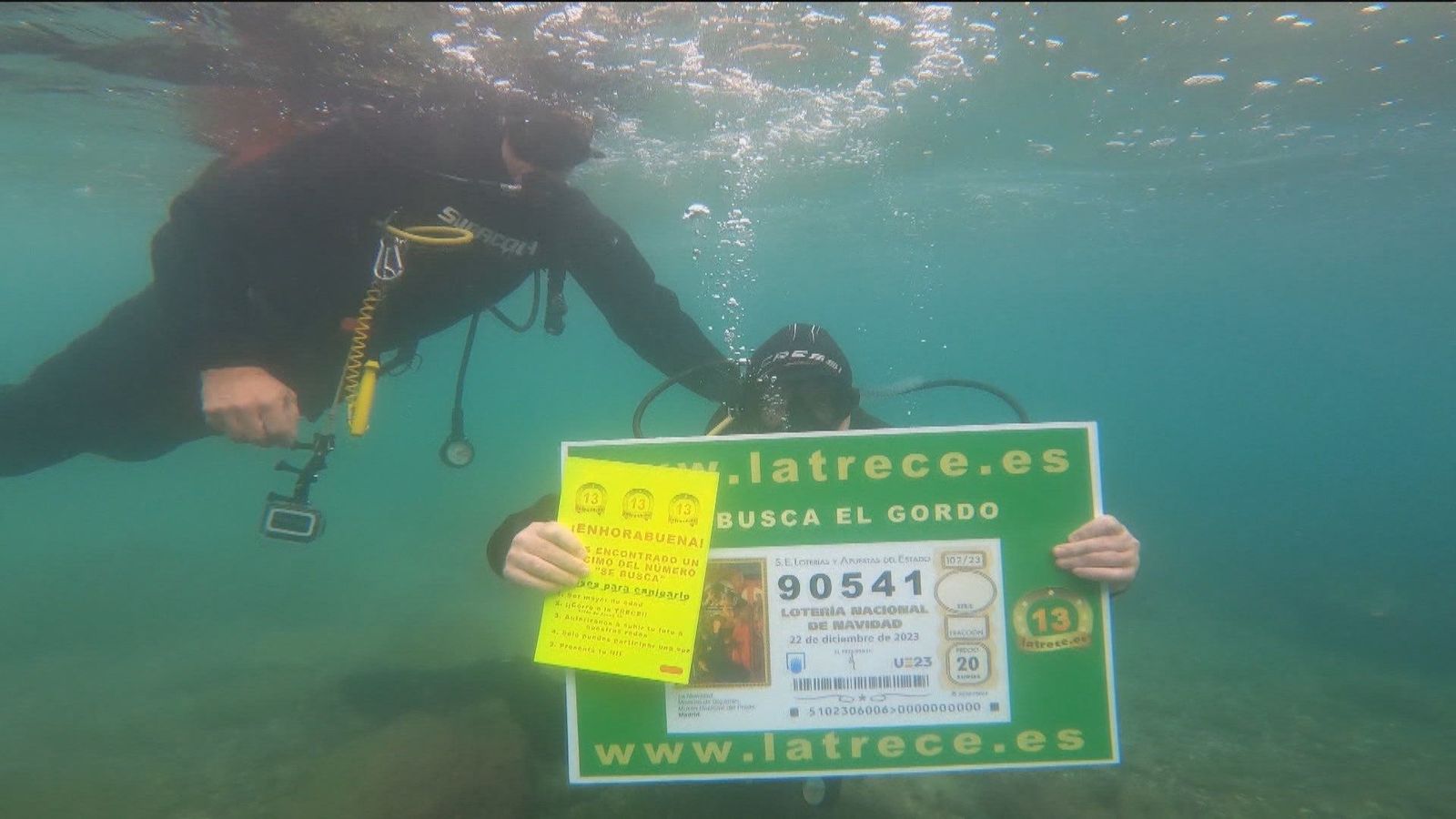 Un lotero esconde varios décimos de la lotería de Navidad en el fondo del mar