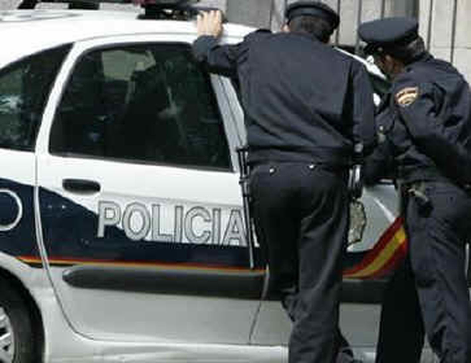 Detenido un matrimonio por dejar solos a sus dos hijos, de 13 y 3 años, en el interior de su vivienda