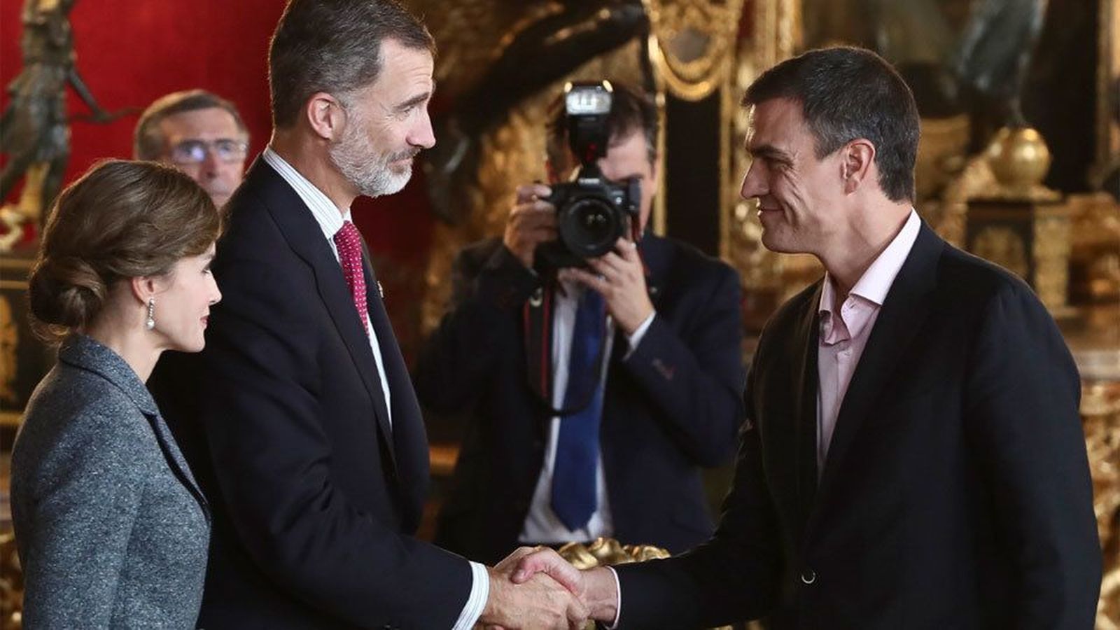 La muerte del piloto del Eurofighter empaña la recepción del Palacio Real