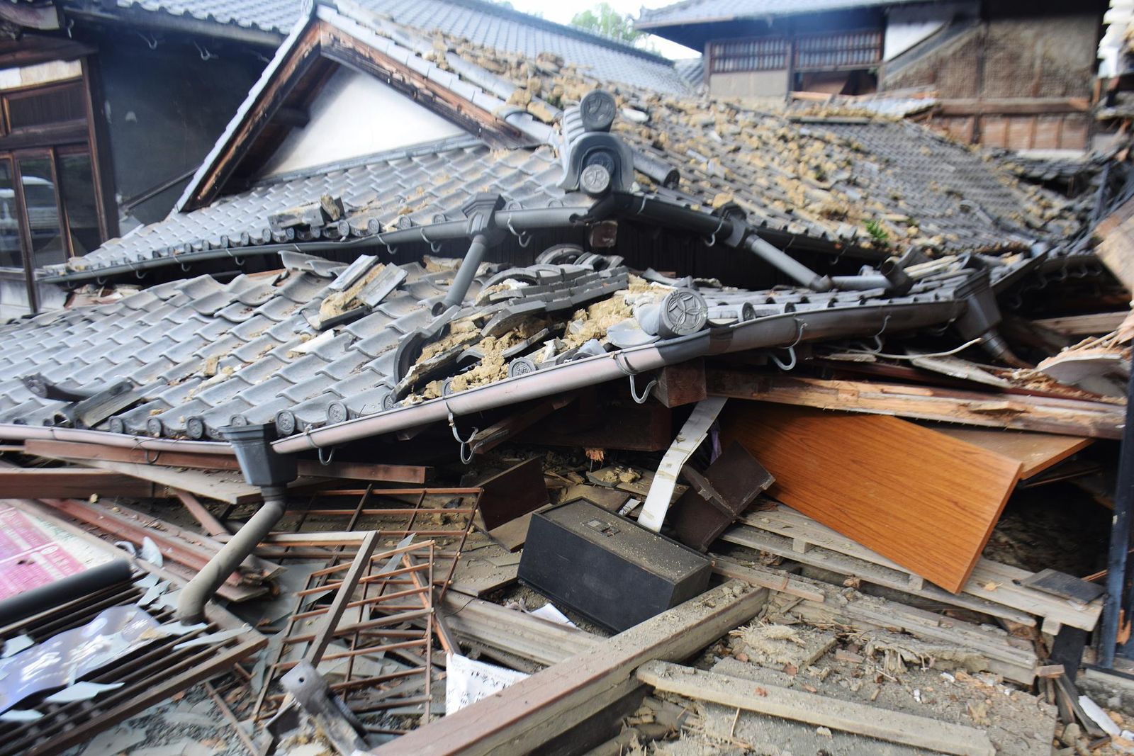 Casa afectada por el terremoto en el sur de Japón