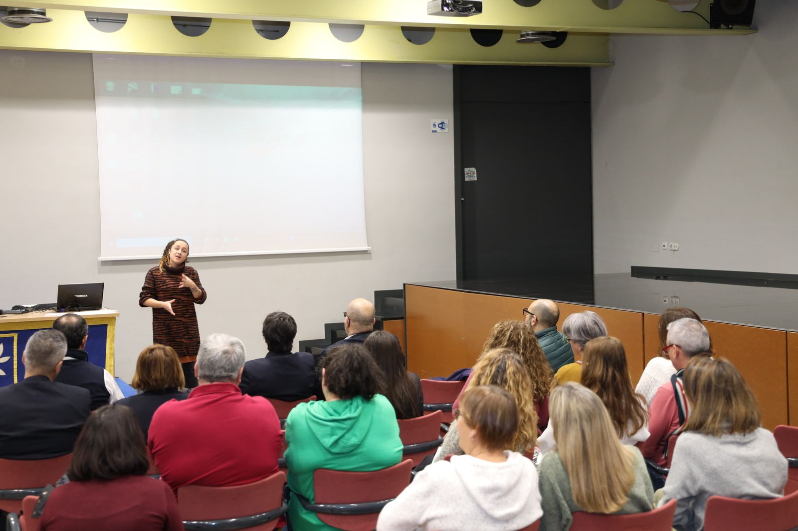 Una de las sesiones desarrolladas en Fuenlabrada para sensibilizar sobre la lengua de signos