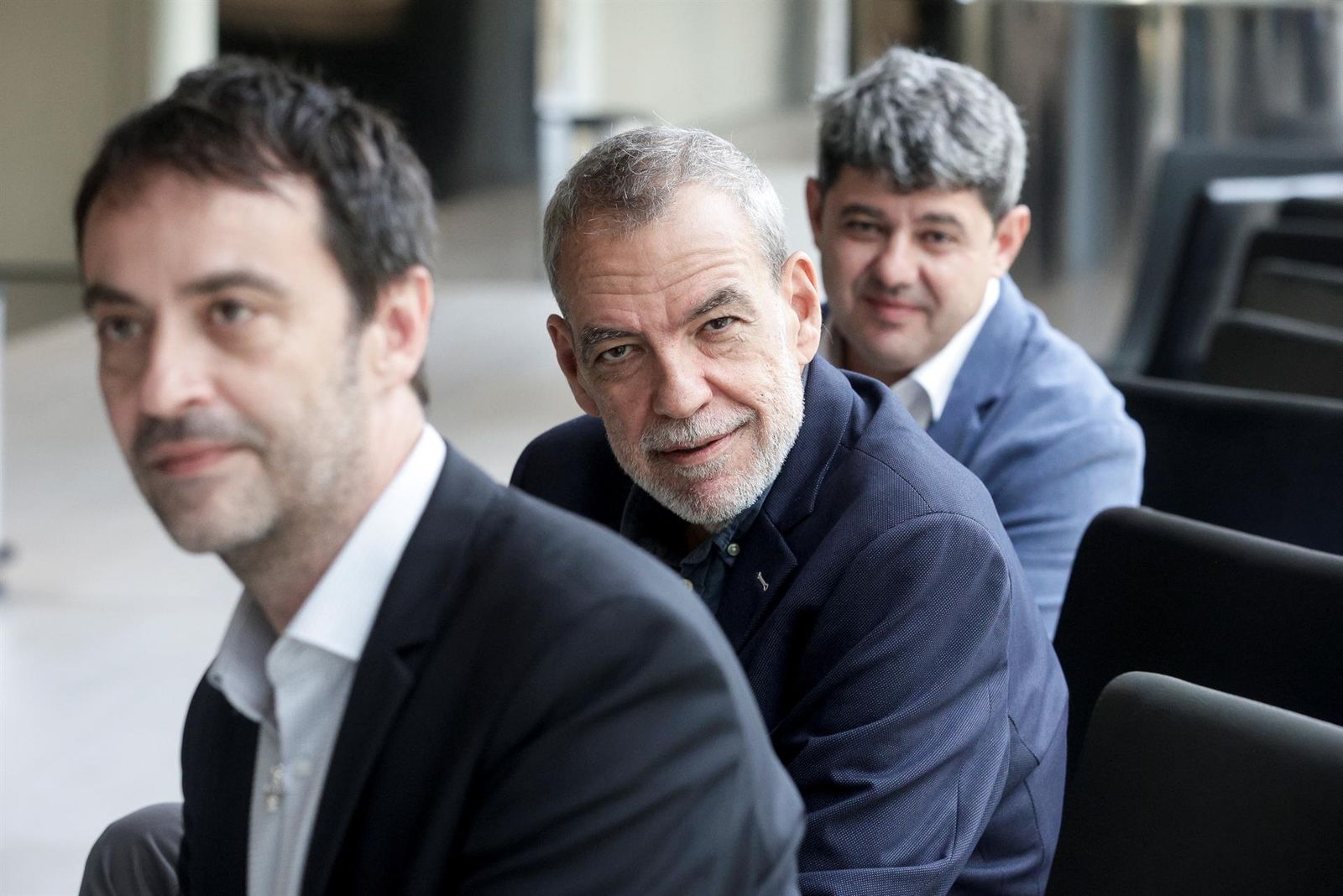 El trío de escritores y guionistas Jorge Díaz (c), Antonio Mercero (d) y Agustín Martínez (i), que se ocultaban tras el seudónimo de Carmen Mola