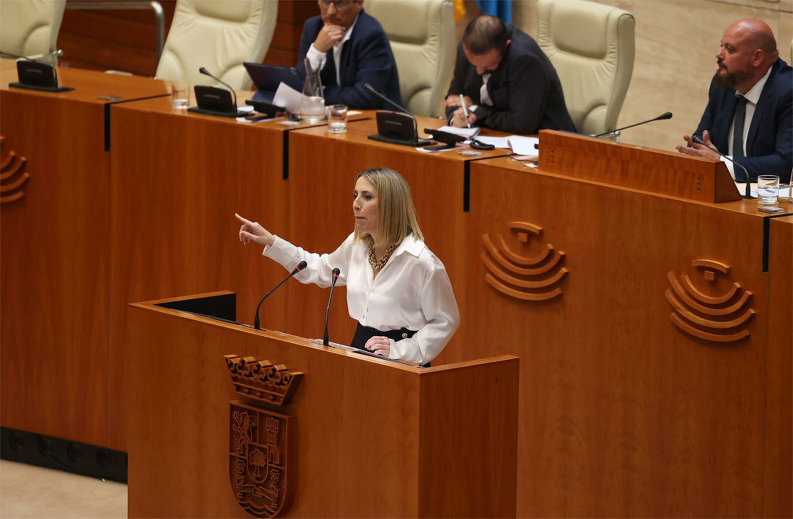 Guardiola exige a Sánchez financiación "justa", un tren "digno" y mantener abierta la Central de Almaraz
