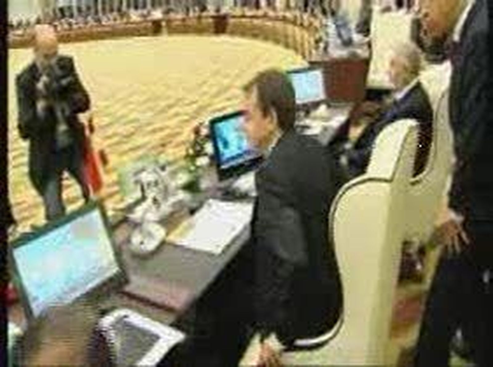 Zapatero insiste en que no cabe intervención