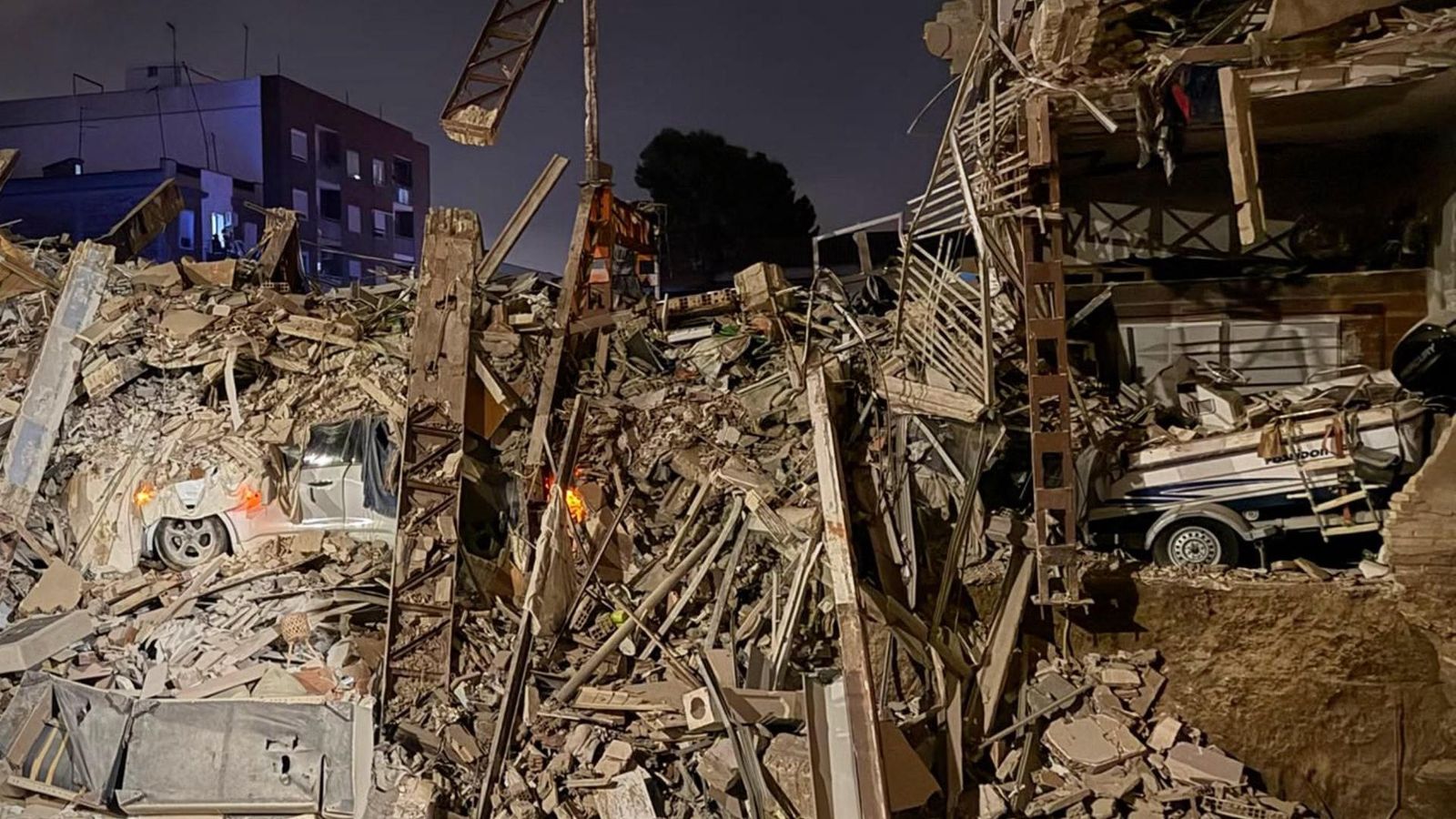 Colapsa un edificio de tres plantas en Benetússer, Valencia, sin causar heridos