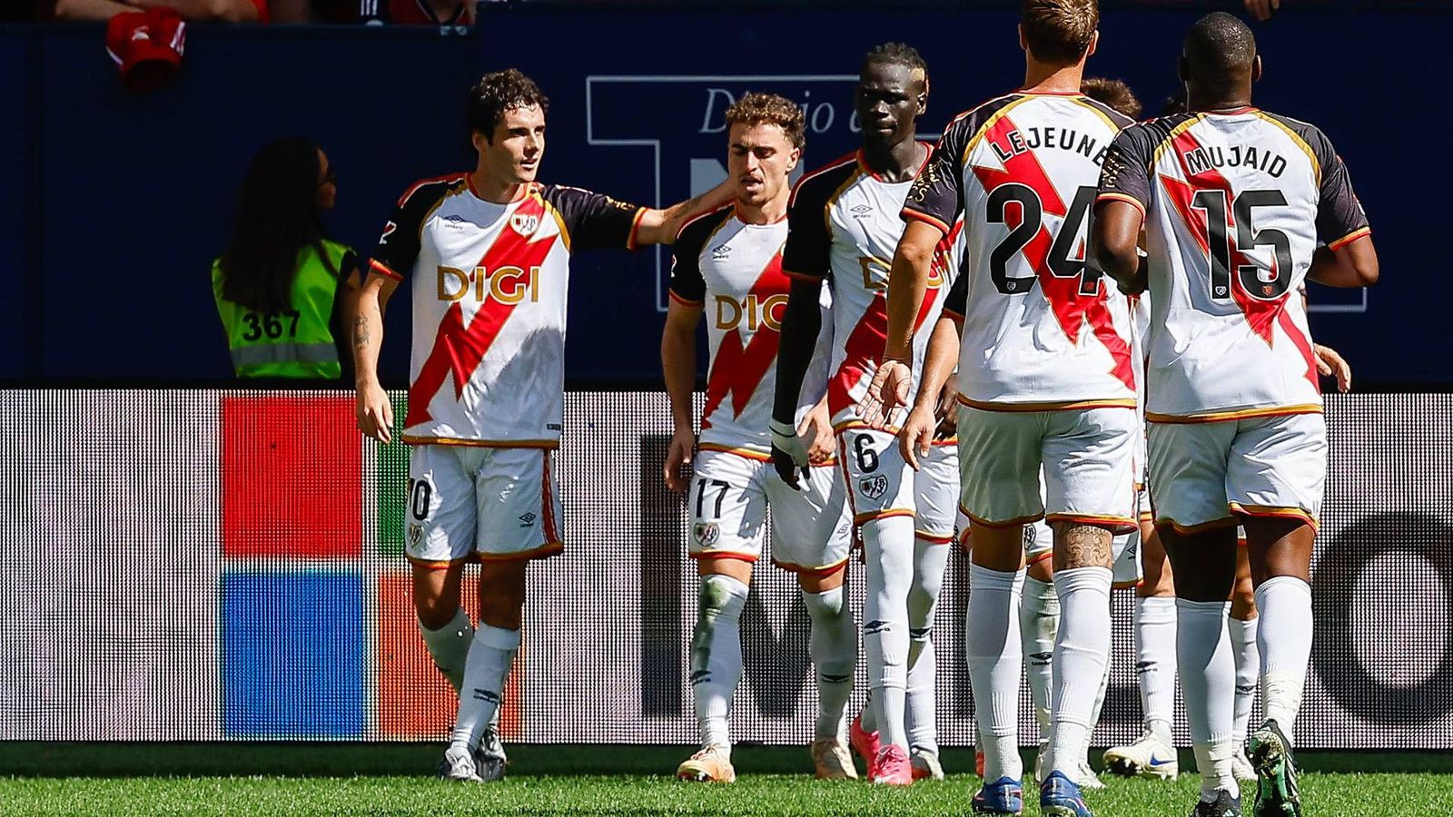 1-1. El Rayo saca un punto frente al Osasuna el día que Budimir hace historia de rojillo