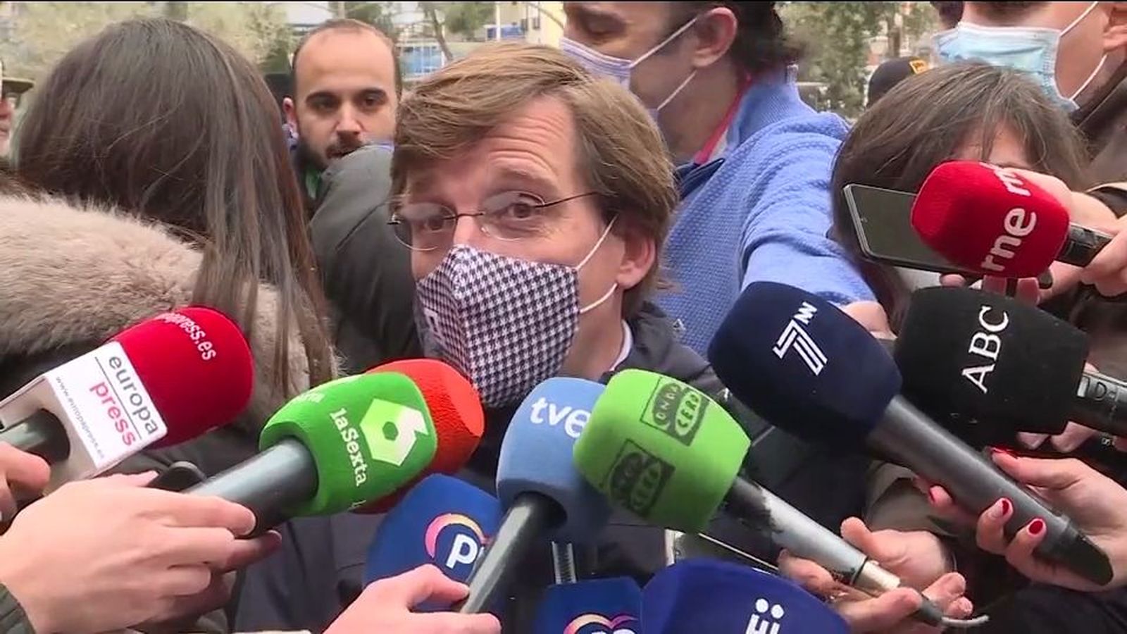 La oposición pide menos propaganda a Sánchez y que baje de una vez los impuestos de la luz y el gas