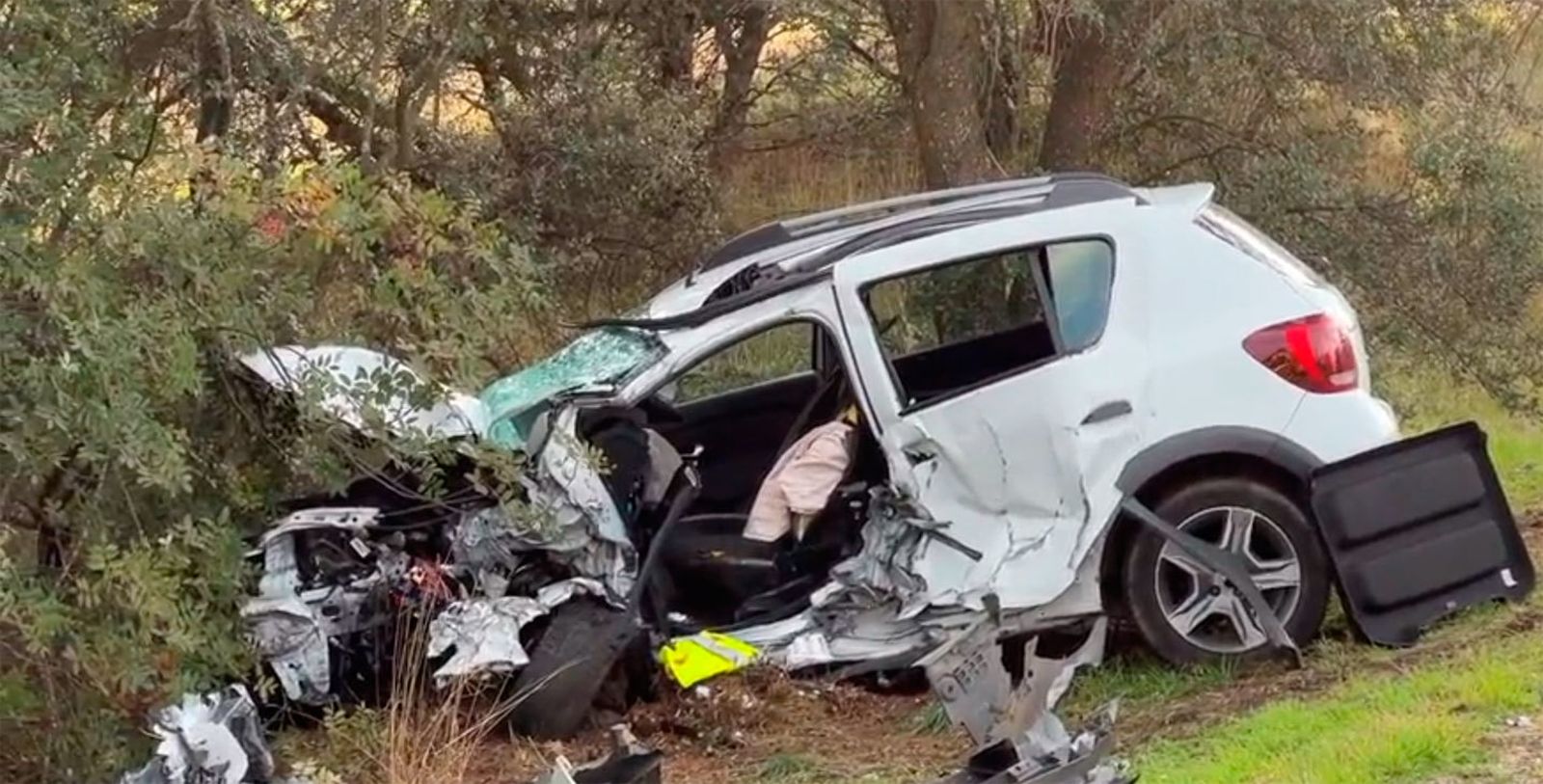 Muere una conductora en un choque frontal de dos coches en Aldea del Fresno