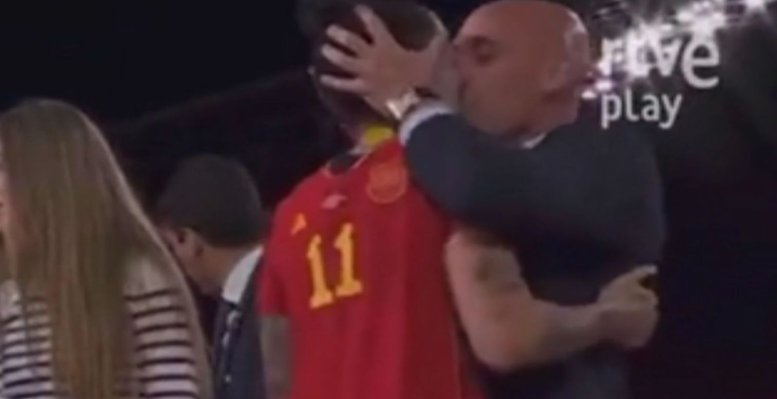 El polémico beso de Rubiales a Jenni Hermoso
