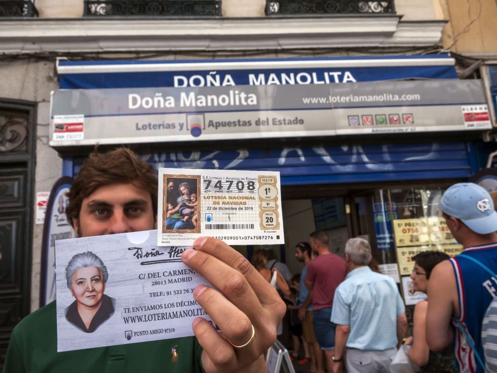 Verano en Doña Manolita: la lotería de Navidad se agota