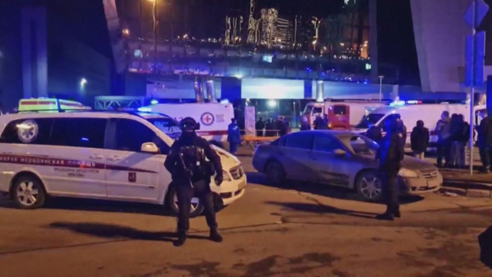 Al menos 40 muertos y 100 heridos en tiroteo en sala de conciertos a las afueras de Moscú