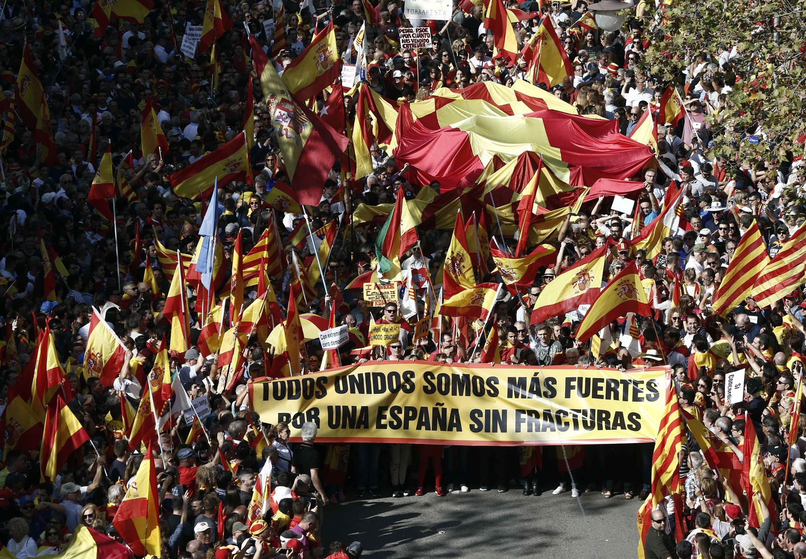Miles de personas piden en Barcelona que se ponga fin al ‘procés’