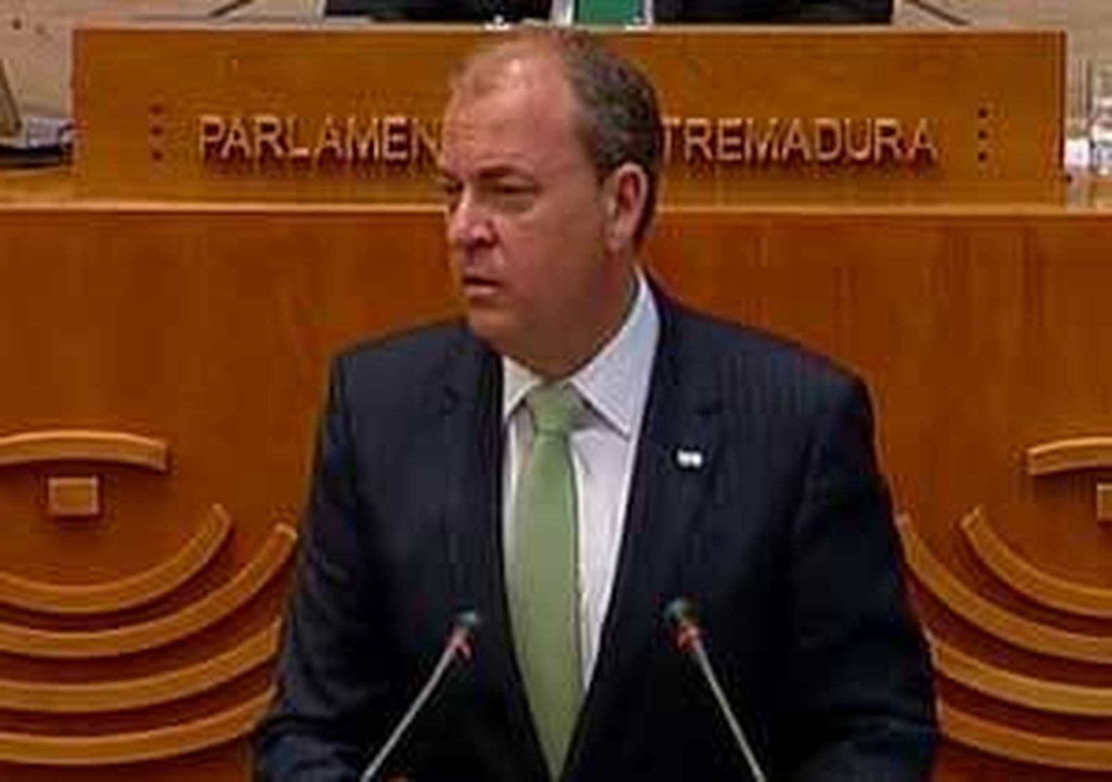 Monago bajará los impuestos a 430.000 extremeños
