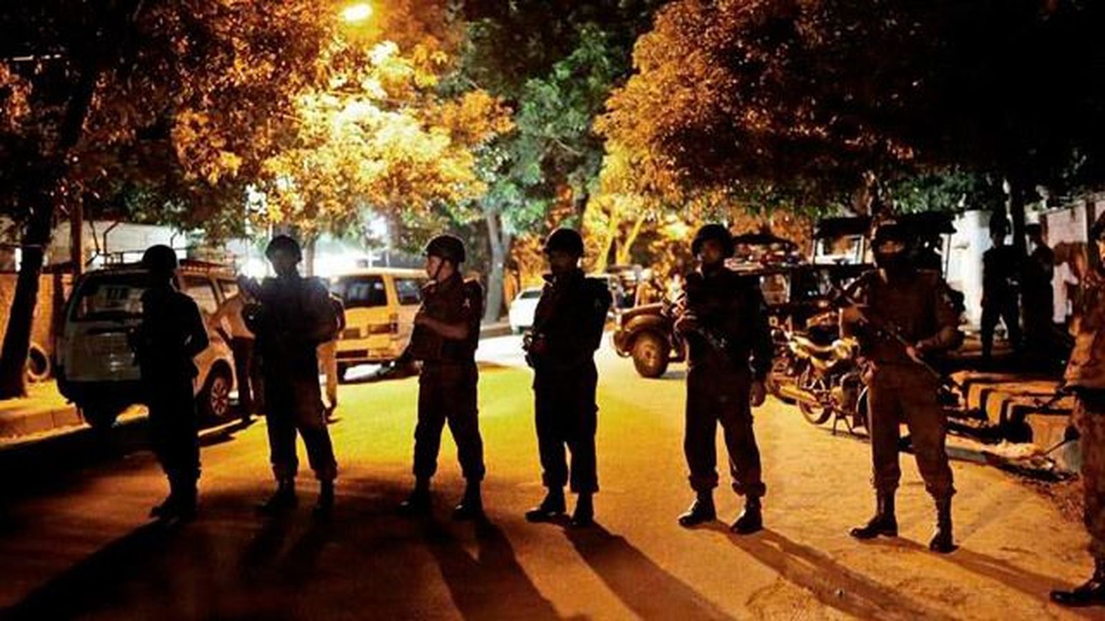 Al menos 20 rehenes muertos en el ataque a un restaurante en Dacca
