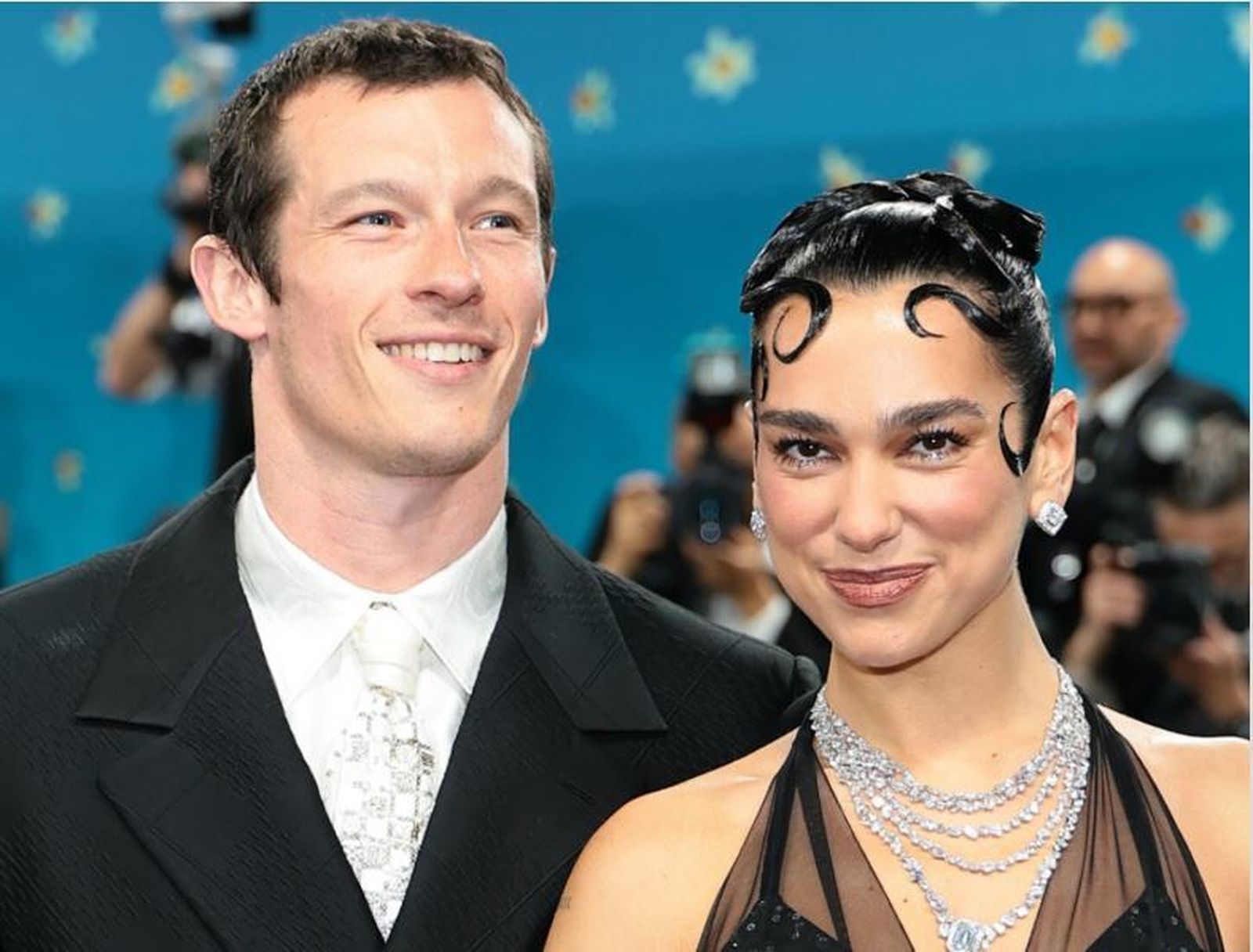 Callum Turner y Dua Lipa