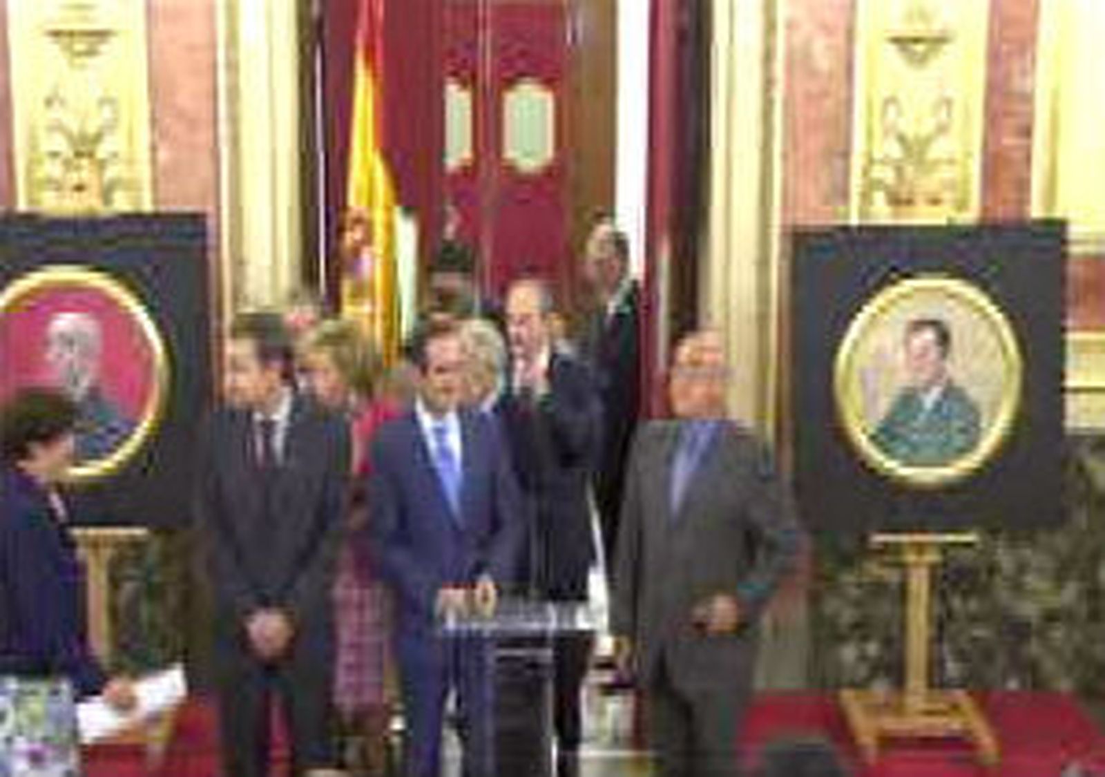 El Congreso homenajea a Azaña y Suárez colocando dos medallones con sus efigies