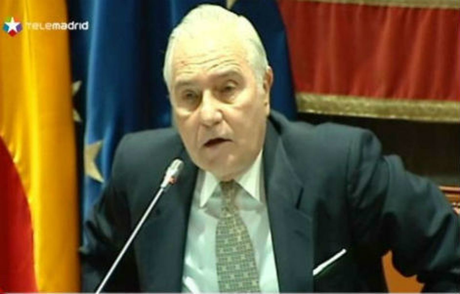 Dívar llega al pleno en el que se espera presente su dimisión