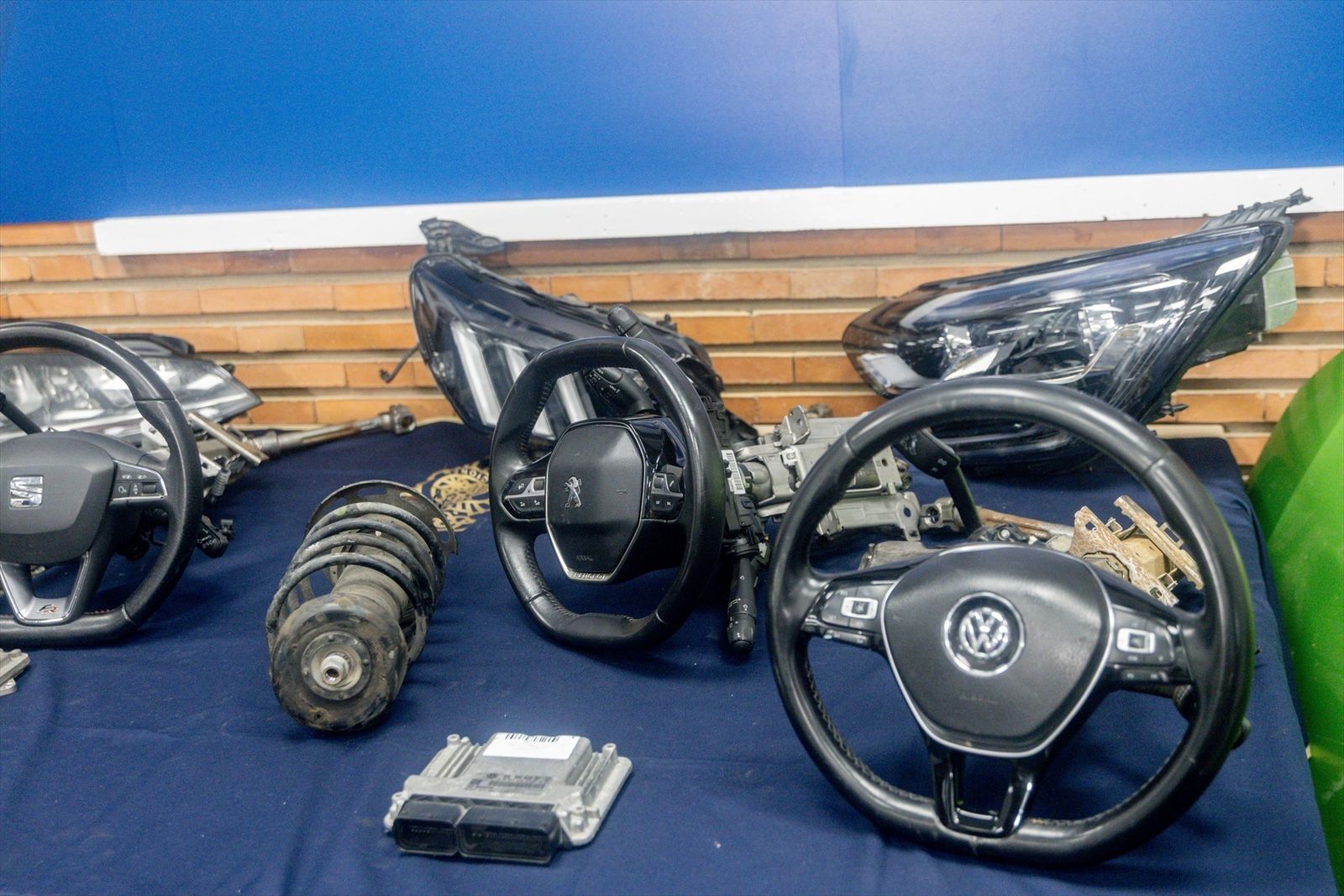 Piezas de los vehículos robados, en el Complejo Policial de Canillas
