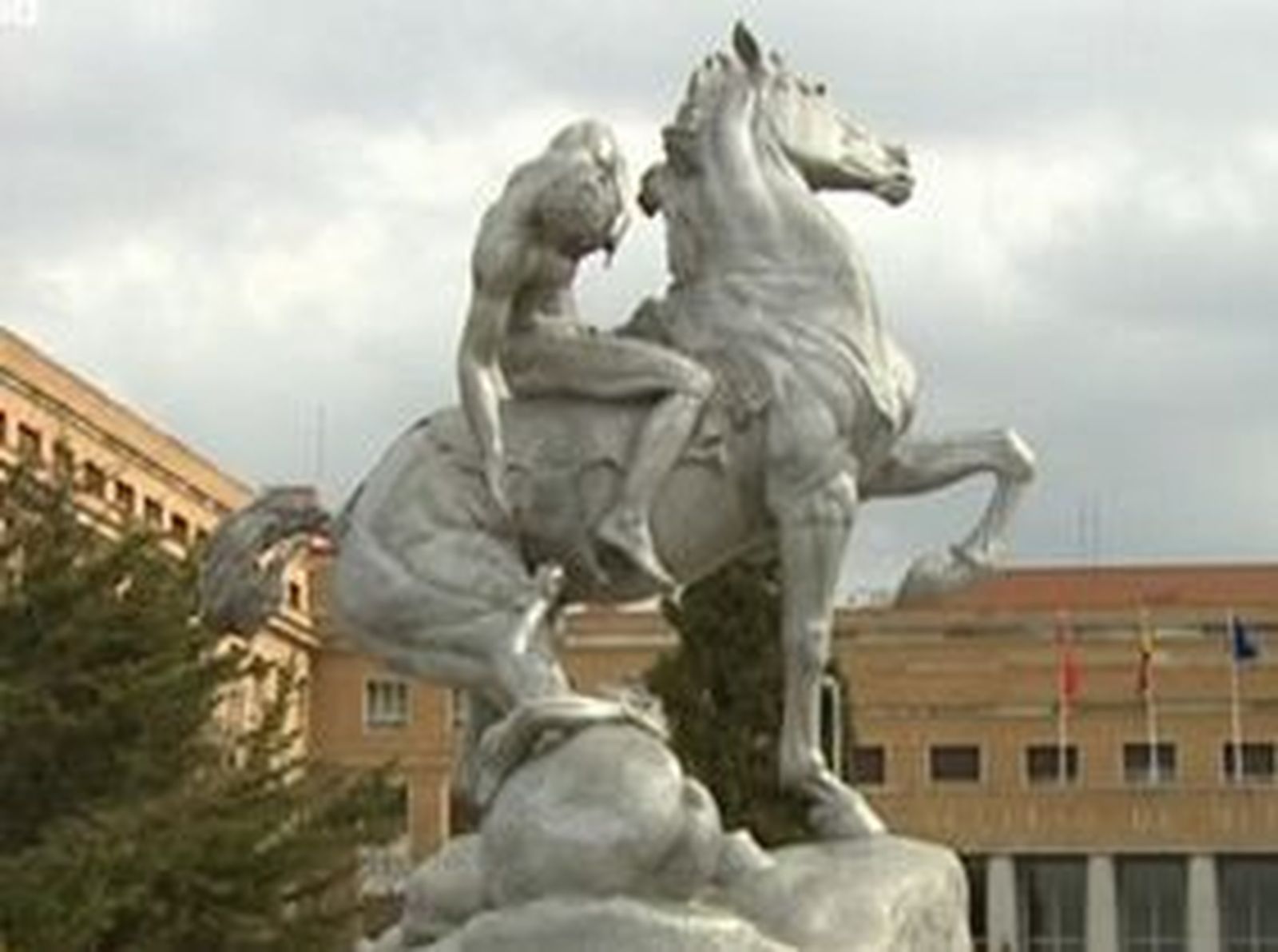 28estatua_20111028V1.wmv