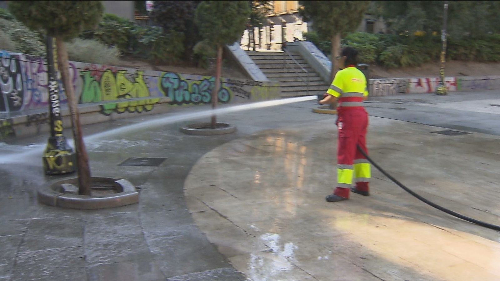 Satisfacción entre los vecinos de la plaza del Dos de mayo por la futura instalación de cámaras de seguridad