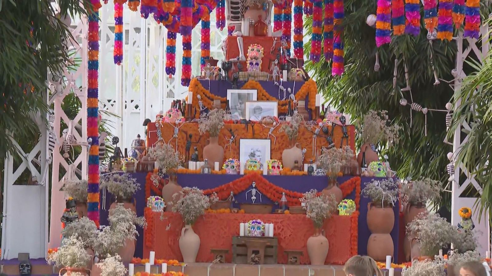 La tradición mexicana se instala en Madrid con cuatro altares para celebrar el Día de Muertos