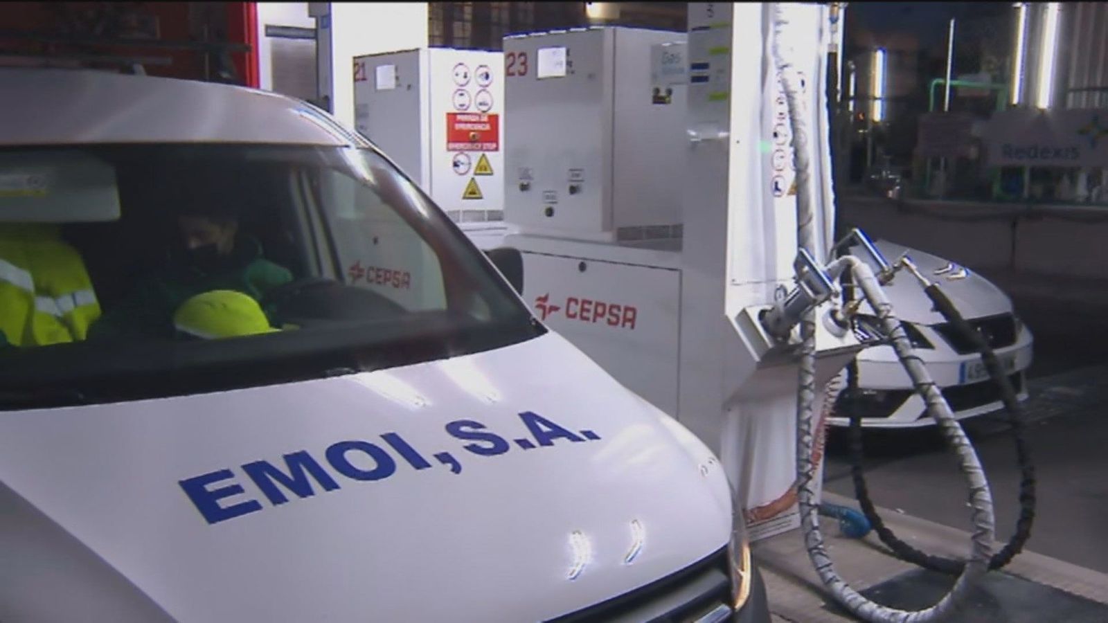 Taxistas y camioneros denuncian: "He pasado de gastarme 400 euros al mes en gas a gastarme 950, es inasumible"