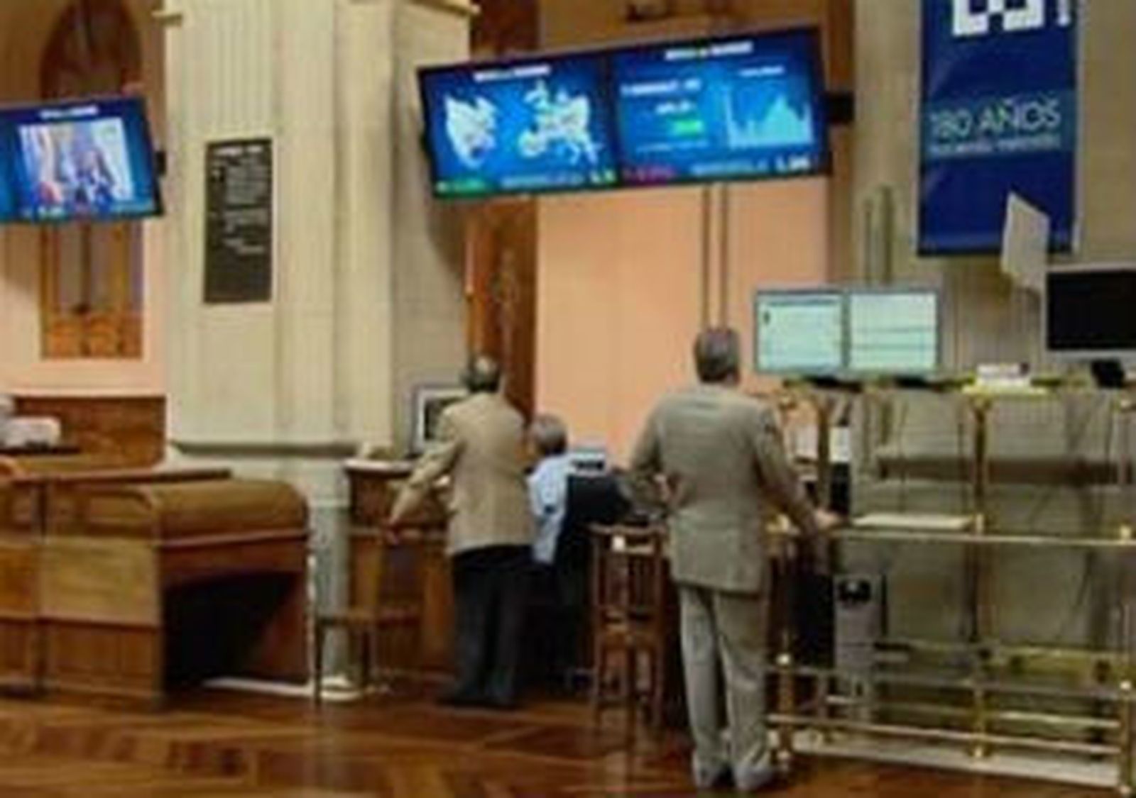 La prima de riesgo abre este jueves en 530 puntos tras los ajustes del Gobierno