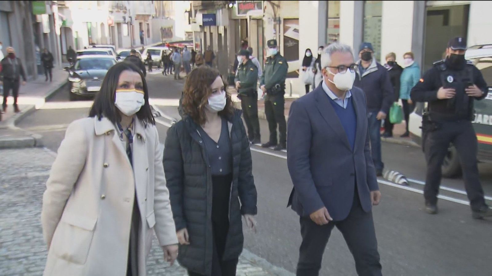 Ayuso visita San Martín de Valdeiglesias para apoyar la “valentía” de su alcaldesa