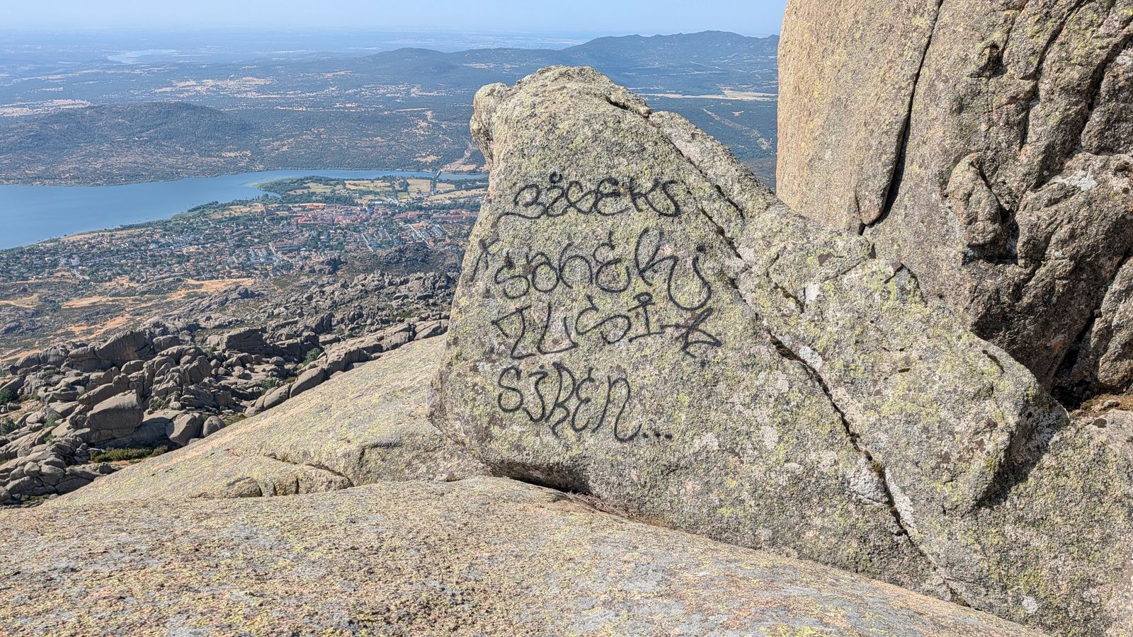 Pintada en uno de los riscos de La Pedriza