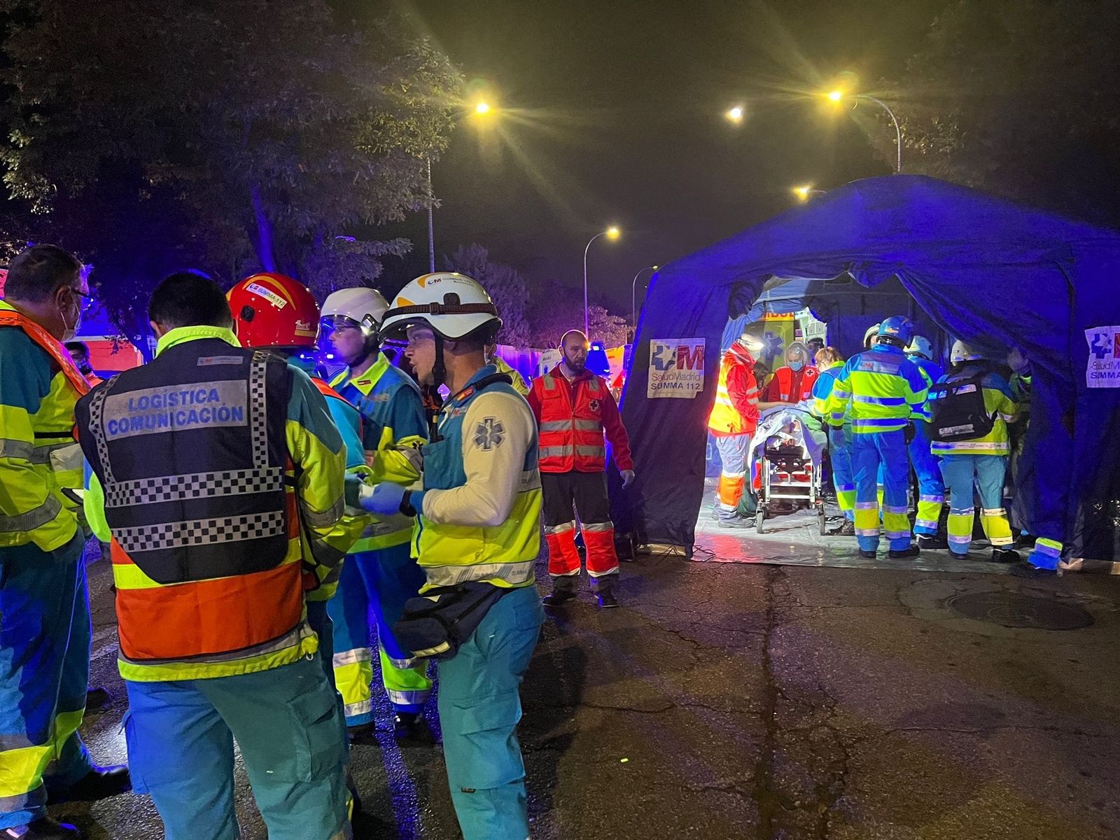 Sanitarios atienden a las víctimas de atropello mortal en Torrejón de ARdoz