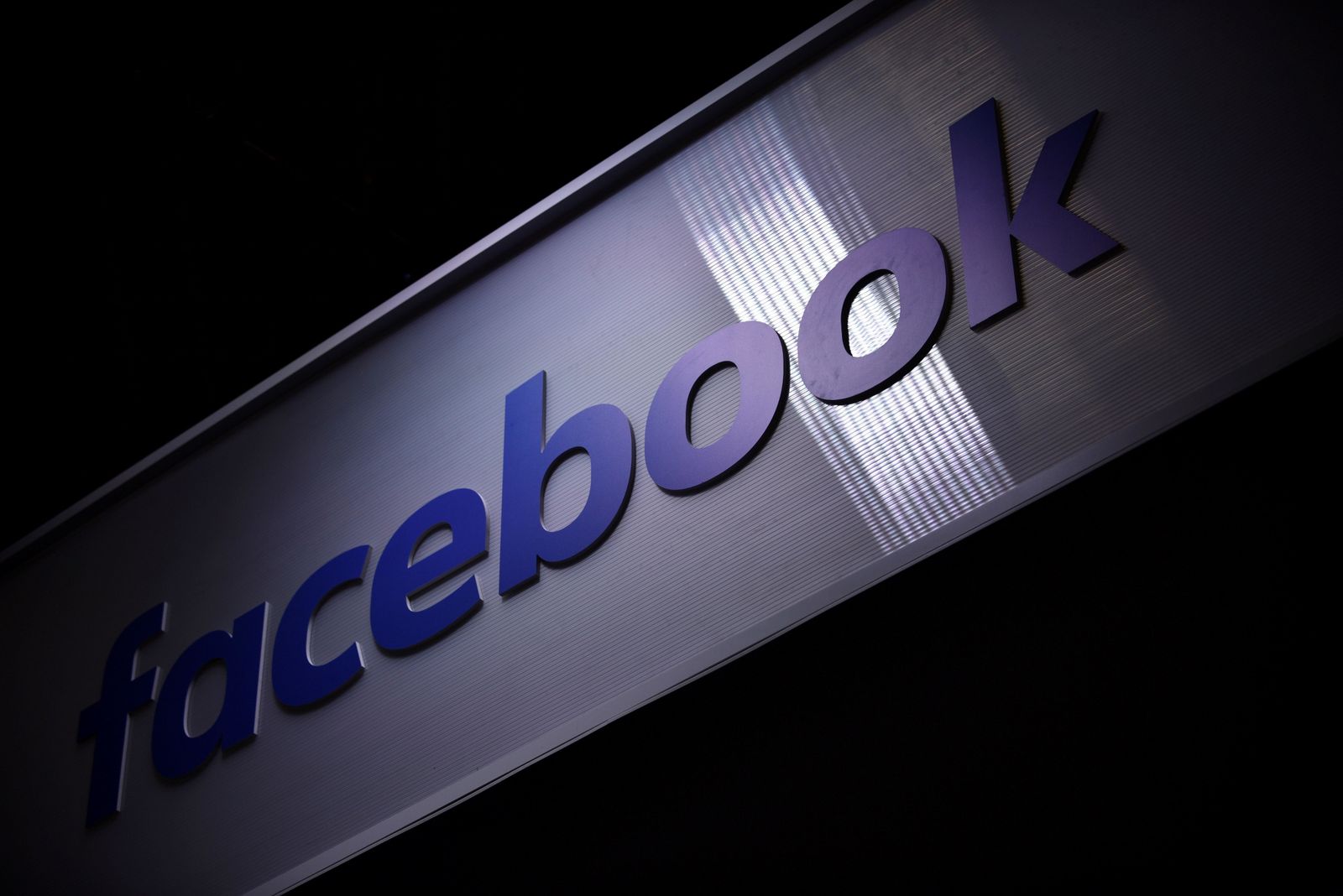 EEUU multa a Facebook con 4.430 millones de euros por usar datos de usuarios