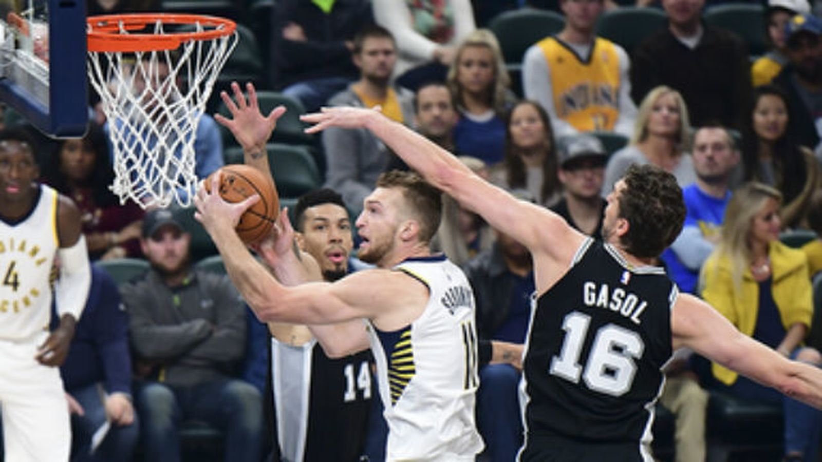 Pau Gasol ante Indiana Pacers
